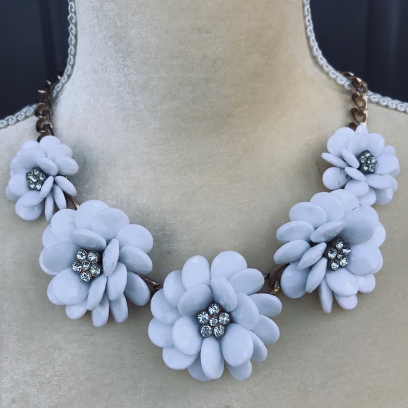 Women’s White Floral Necklace - Picture 4 of 5